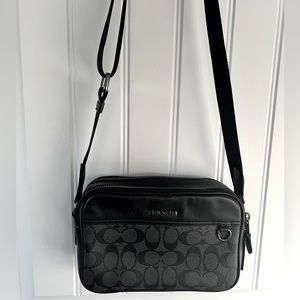 Coach - Graham Crossbody In Signature Canvas